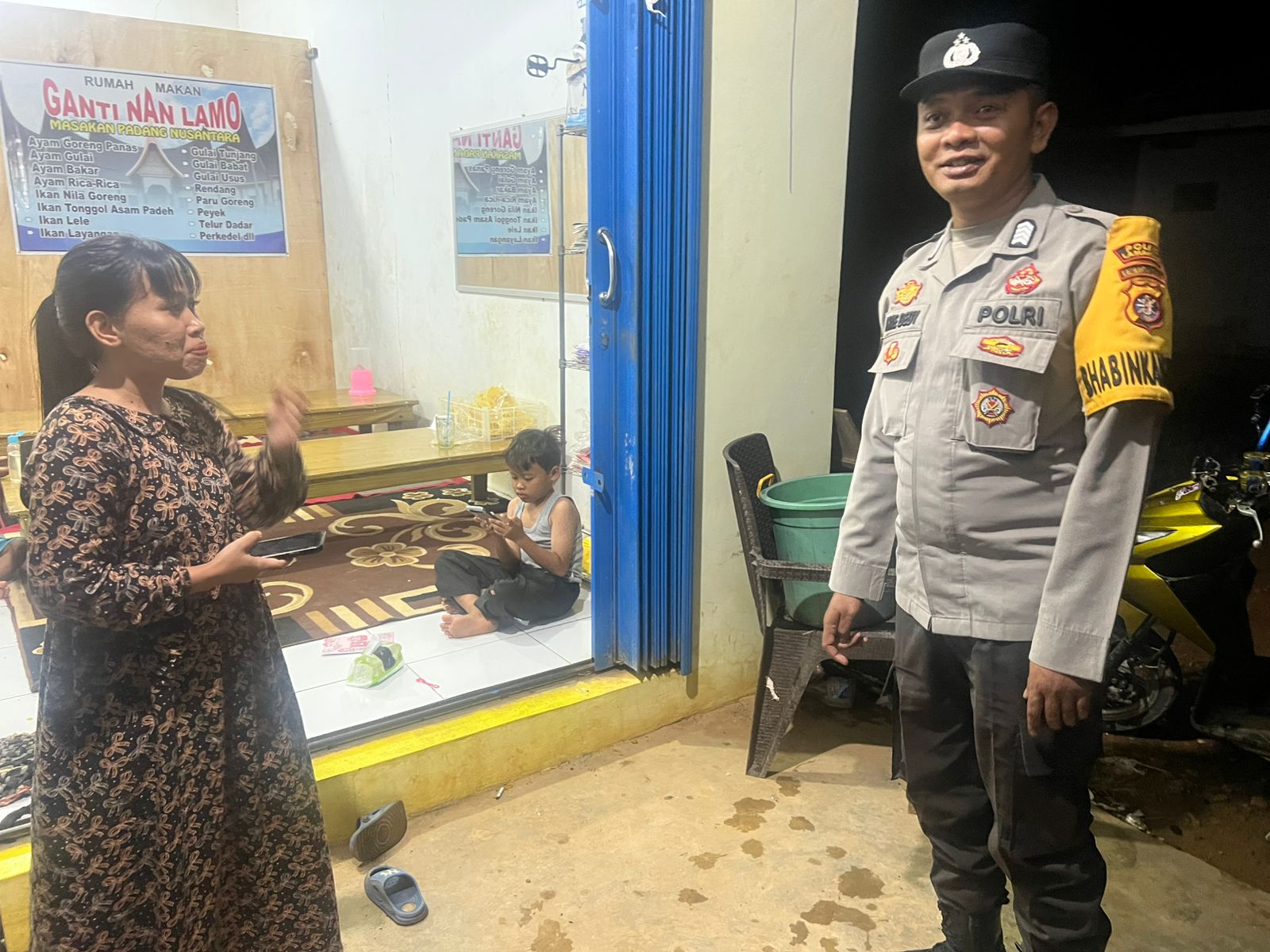 Personil Polsek Sambang kepada Masyarakat