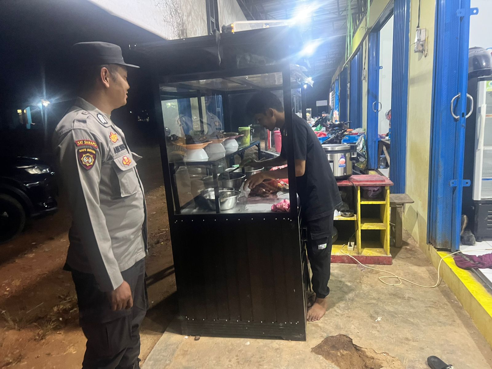 Piket Polsek Lamandau Silaturahmi Ke Pedagang