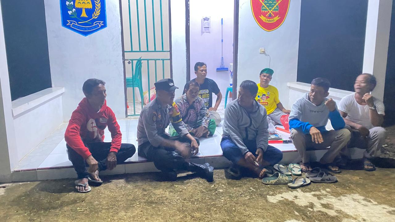 Bhabinkamtibmas Sambang Poskamling Ajak Warga Jaga Kamtibmas