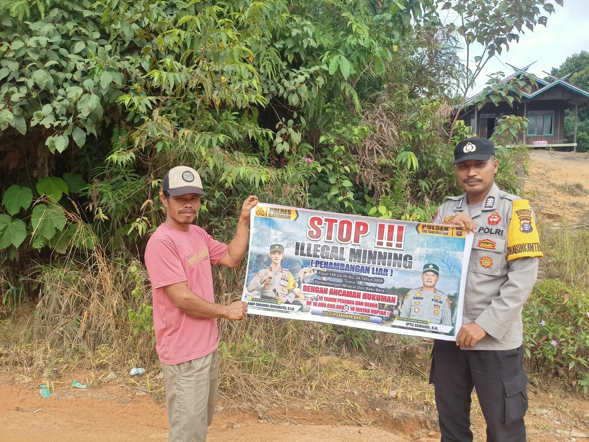 Bhabinkamtibmas Desa Tumbang Jala Sosialisasi tentang larangan Illegal Mining.
