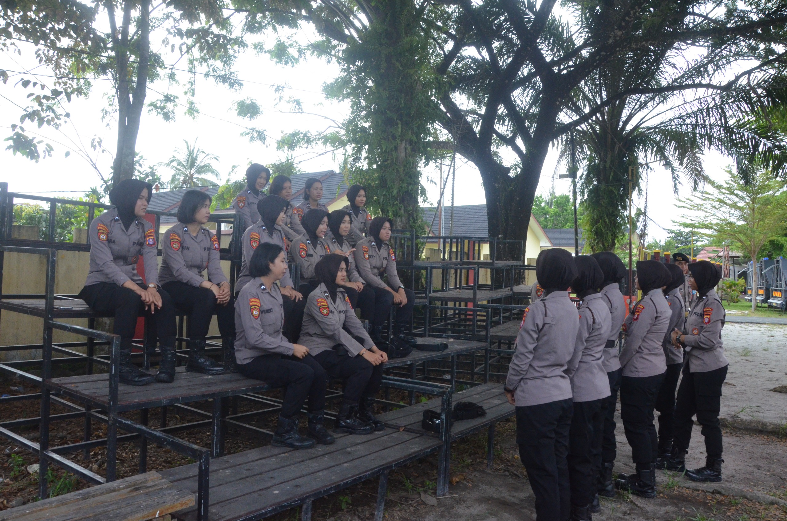 Tingkatkan Kemampuan dan Kesiapsiagaan, Personel Ditsamapta Polda Kalteng Gelar Latihan Dalmas Lanjut