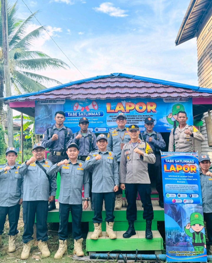 Bhabinkamtibmas Polsek Teweh Timur Sambang Awak Pos Satkamling Desa Benangin II