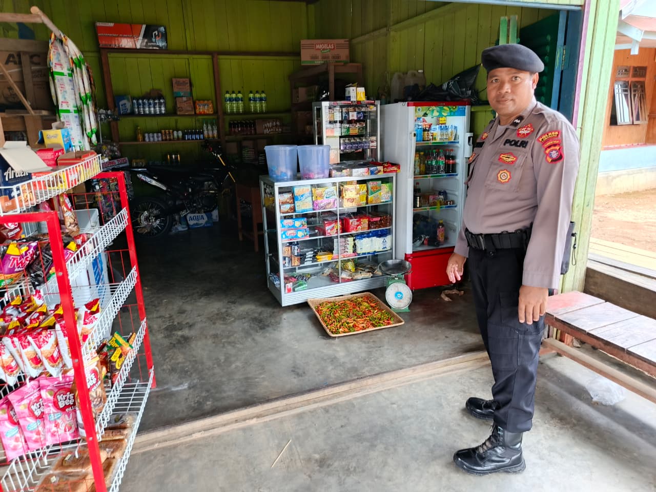 Piket Polsek Delang Silaturahmi Ke Masyarakat