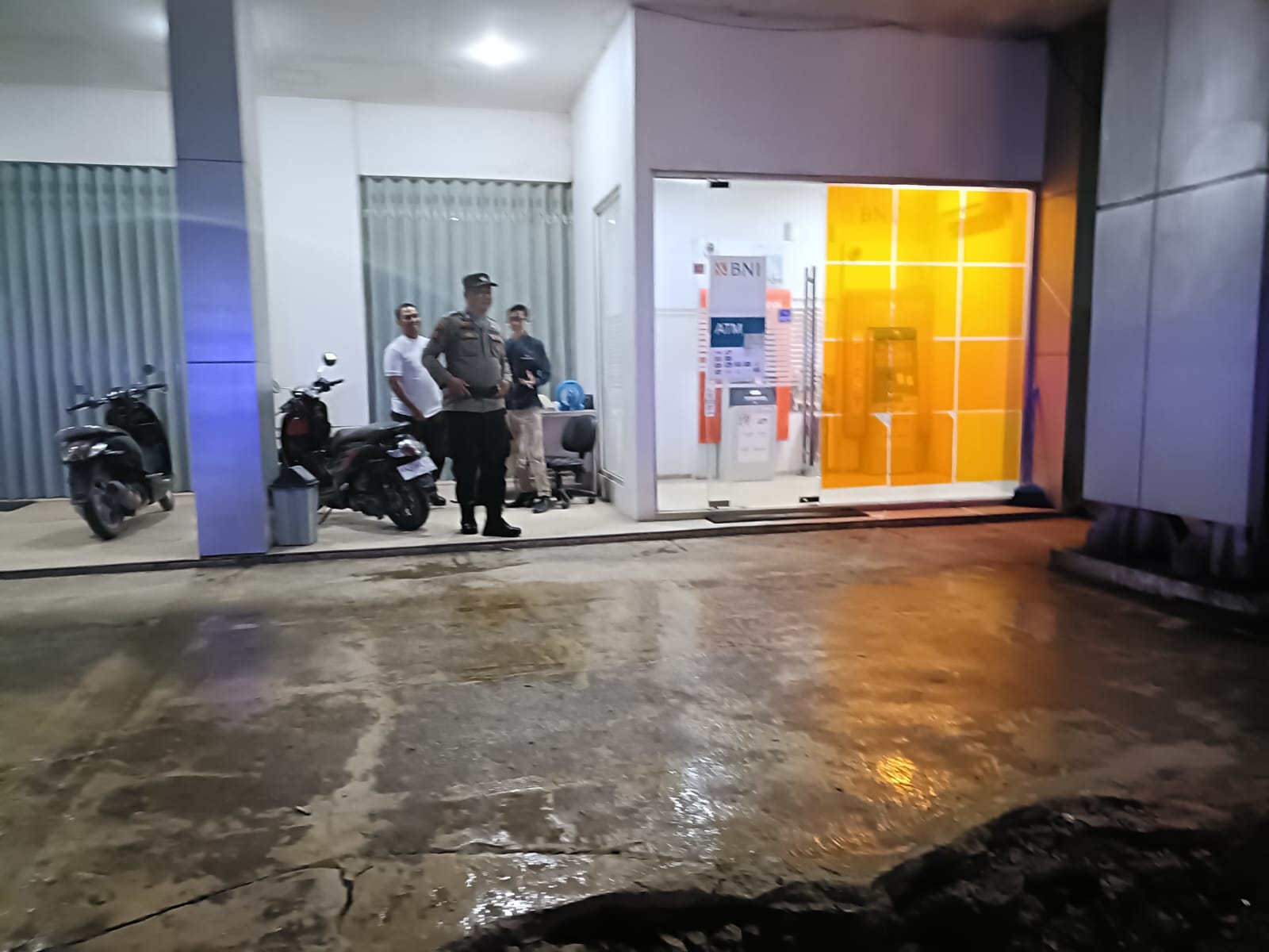 Polsek Bulik Patroli Sambangi Satpam Bank BNI