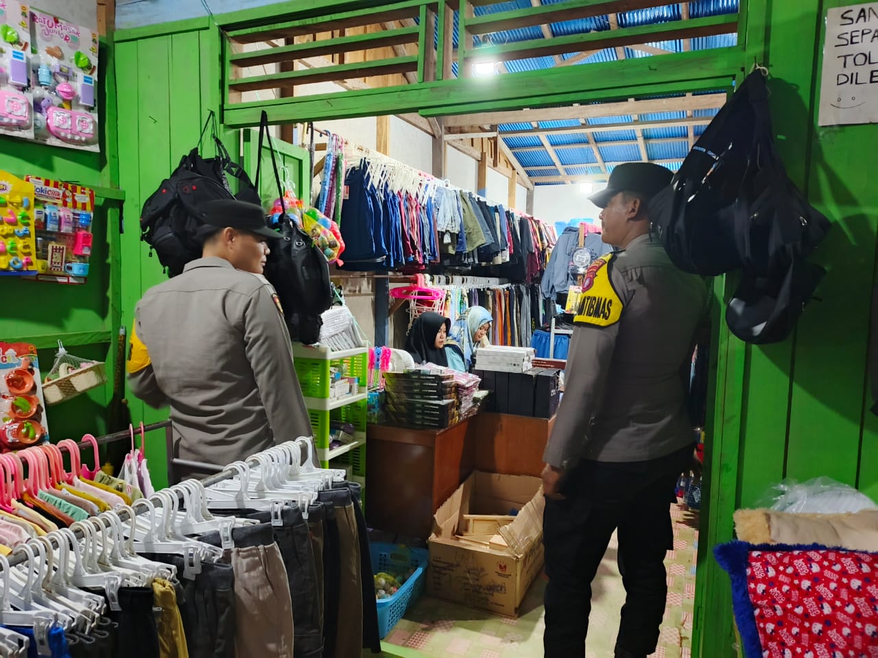 Piket Polsek Lamandau Silaturahmi Ke Pedagang