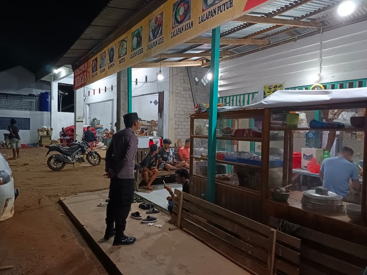 Piket Polsek Delang Silaturahmi Ke Masyarakat