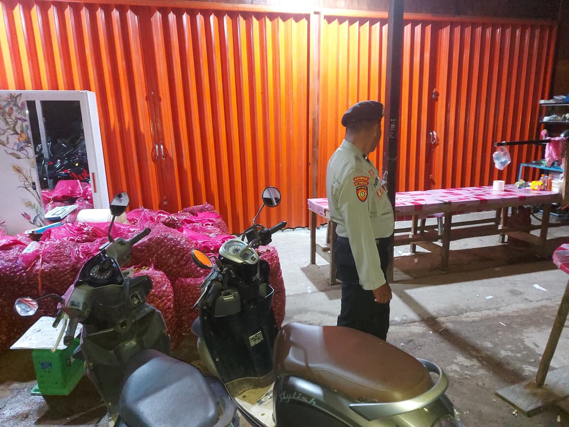 Piket Polsek laksanakan Patroli di Pasar di Wilkum Polsek Delang