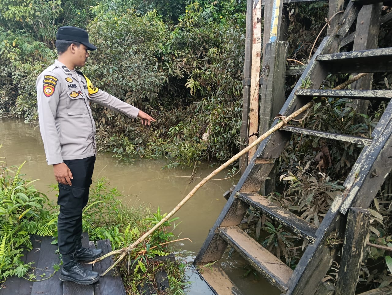 Piket Polsek Cek Debit Air Sungai Lamandau