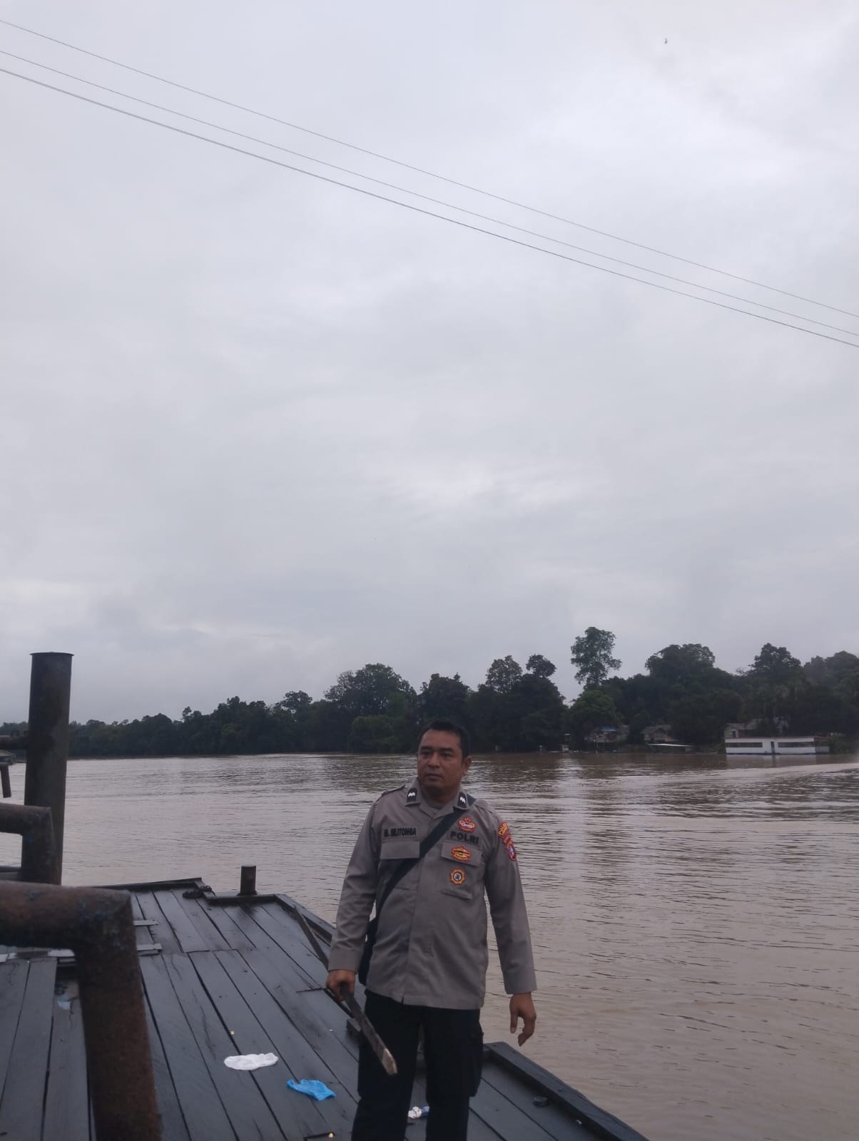 Piket Polsek Bulik Cek debit air di Kelurahan Nanga Bulik