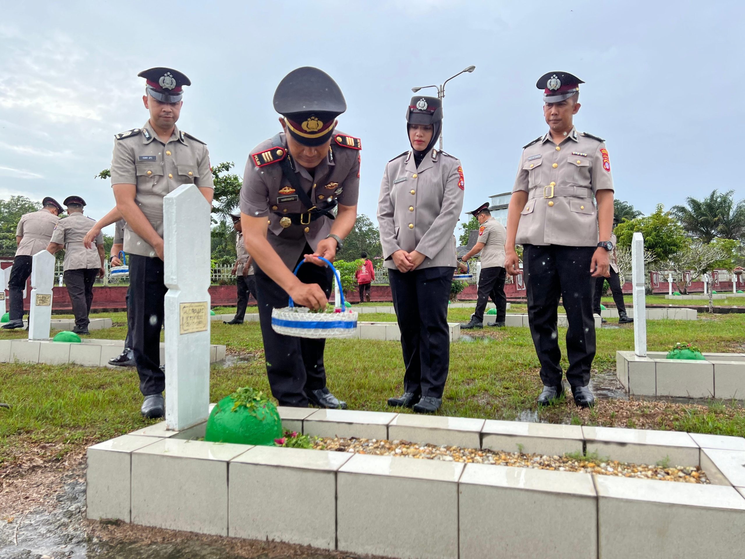 Jelang Hari lalu lintas Bhayangkara ke-70, Satlantas Polres Kotim Ziarah ke Taman Makan Batarung