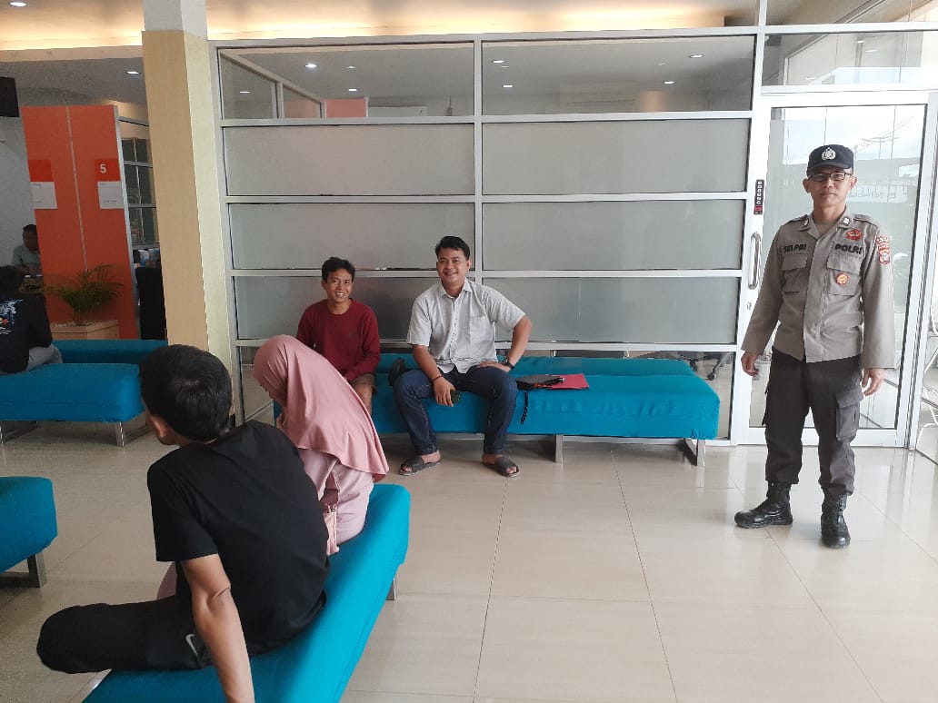 Piket Polsek Bulik melaksanakan sambang dan Silaturahmi kemasyarakat