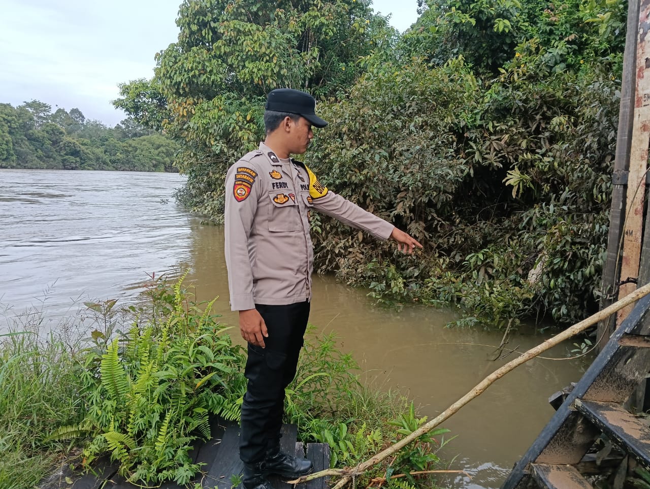 Piket Polsek Cek Debit Air Sungai Lamandau