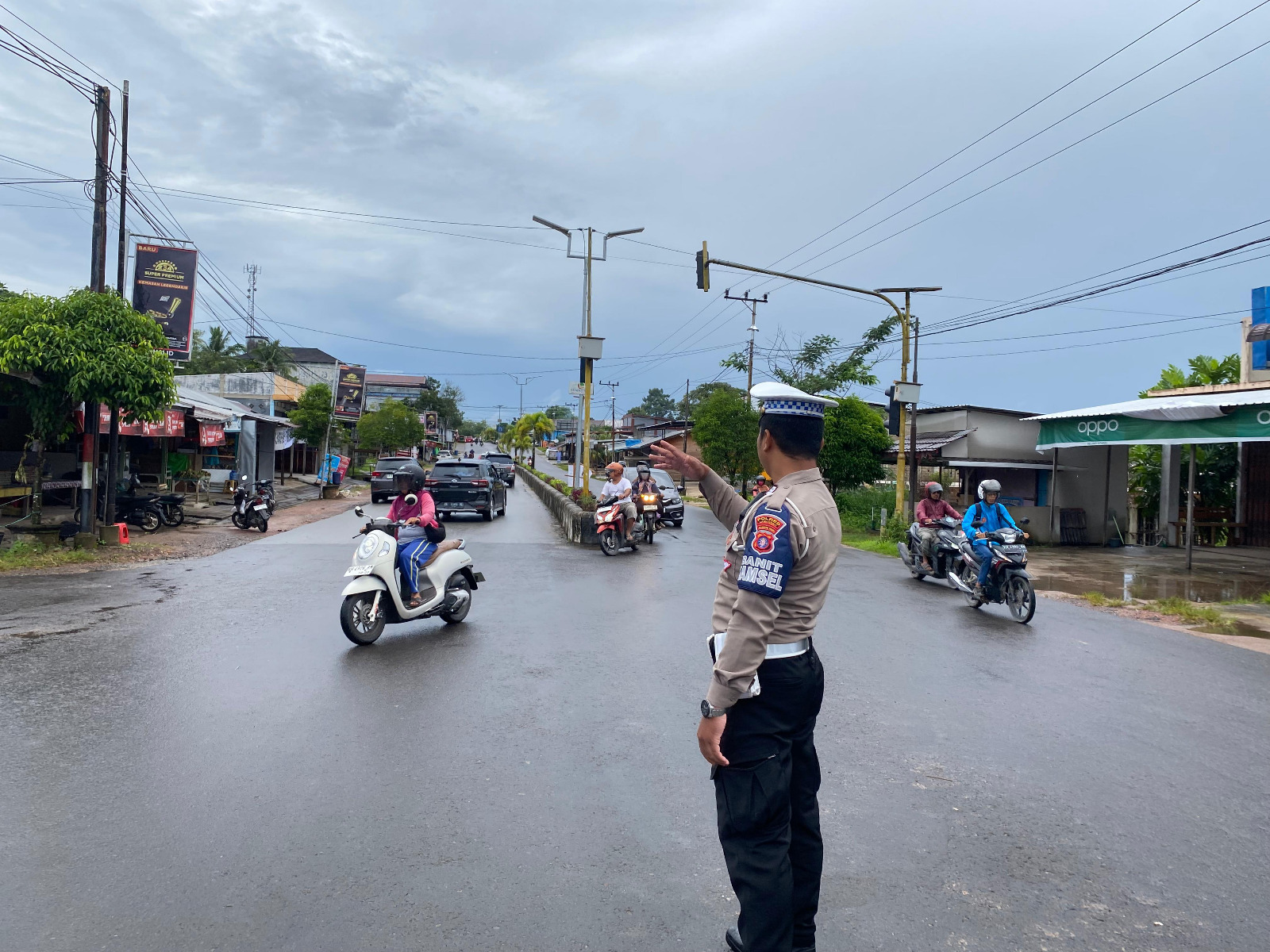 Satuan Lantas Polres lamandau Laksanakan Pengaturan Lalin Pada Pagi hari