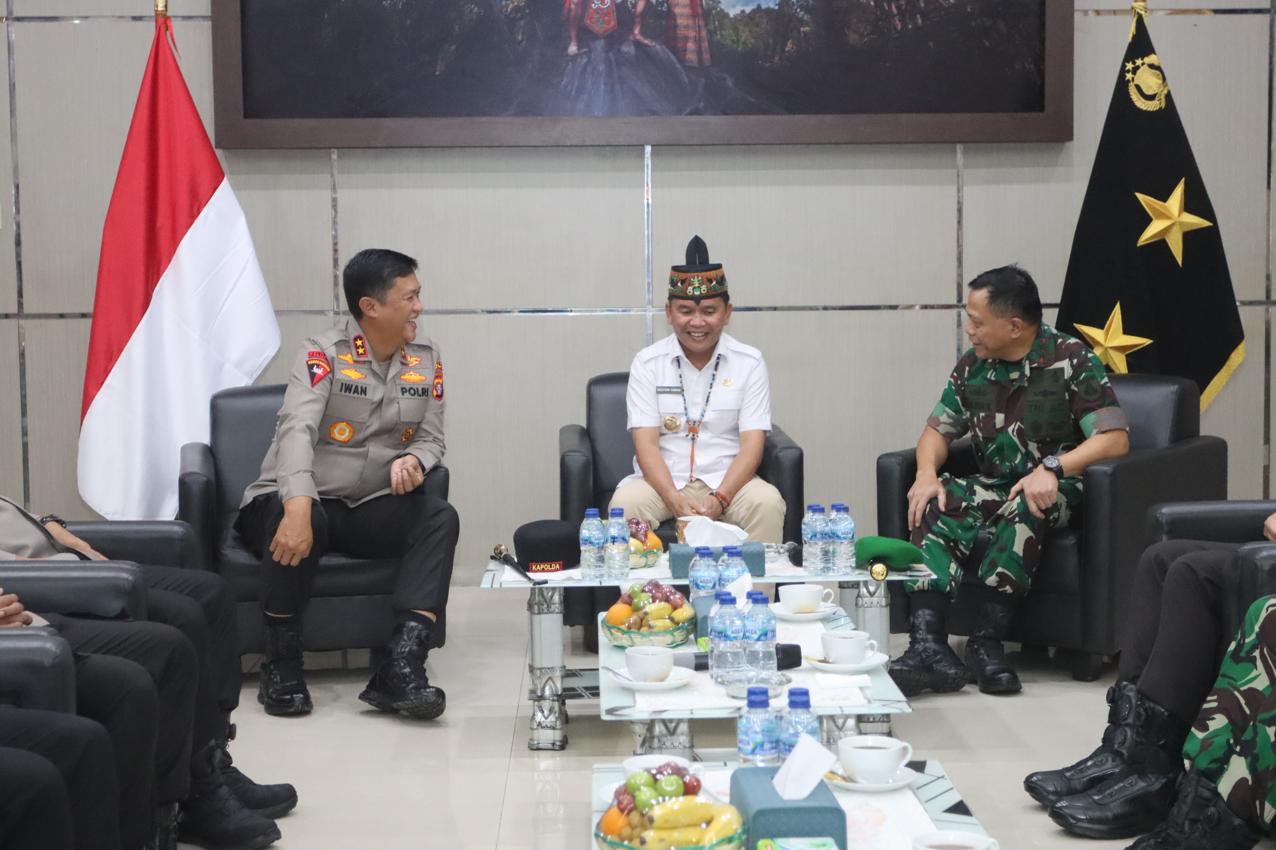 Pererat Soliditas, Kapolda Kalteng Sambut Hangat Kunjungan Pangdam XXII/Tambun Bungai dan Gubernur di Mapolda