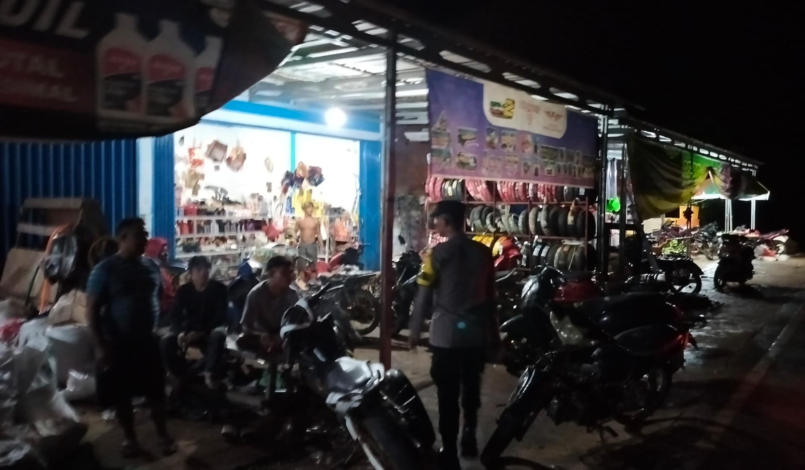 Piket Polsek Delang melaksanakan Silaturahmi ke warga masyarakat