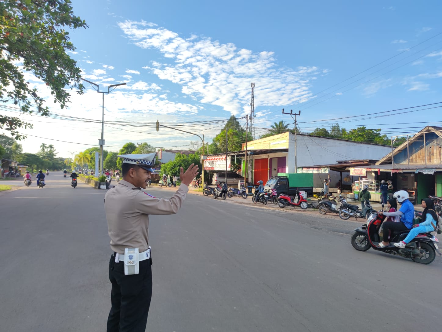 Satuan Lantas Polres lamandau Laksanakan Pengaturan Lalin Pada Pagi hari