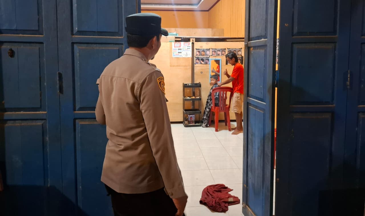 Piket Polsek lamandau melaksanakan Silaturahmi ke masyarakat