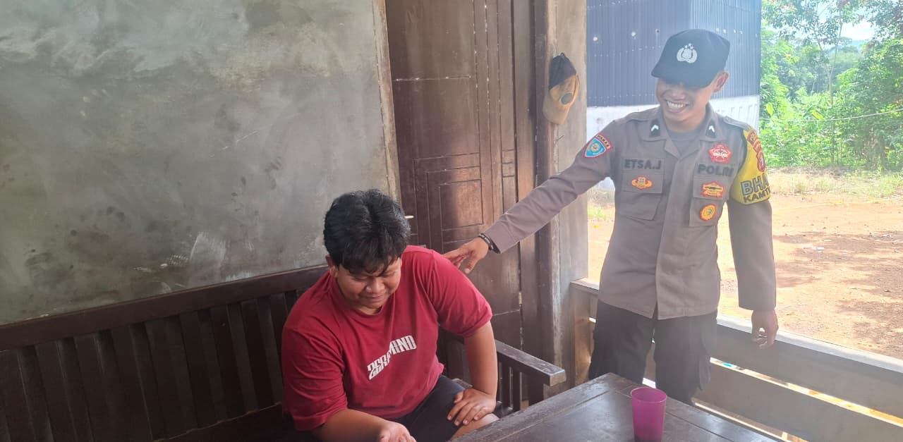 Personel Polsek lamandau melaksanakan sambang kerumah warga