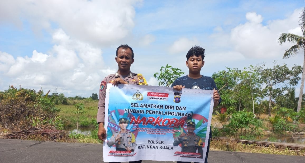 Sampaikan pesan Kamtibmas, Bhabinkamtibmas Polsek Katingan Kuala sambangi Warga.