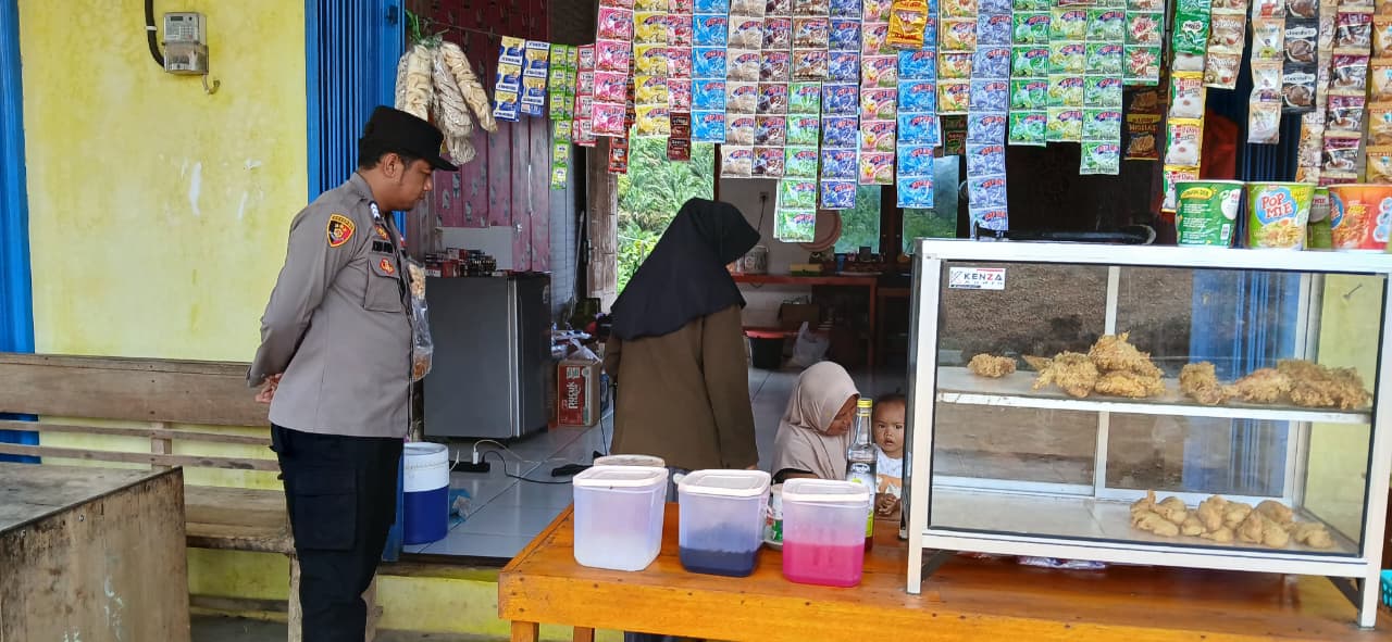 Piket Polsek Delang Silaturahmi Ke Masyarakat
