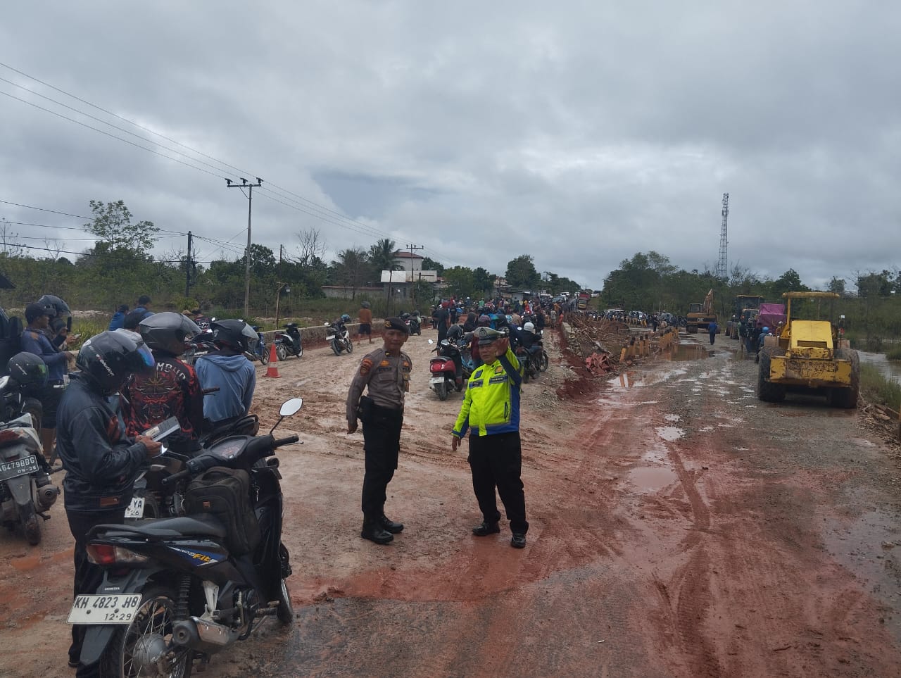 Hujan Deras Sejak Malam, Jalan Nasional di Katingan Terendam, Satlantas Turun Tangan