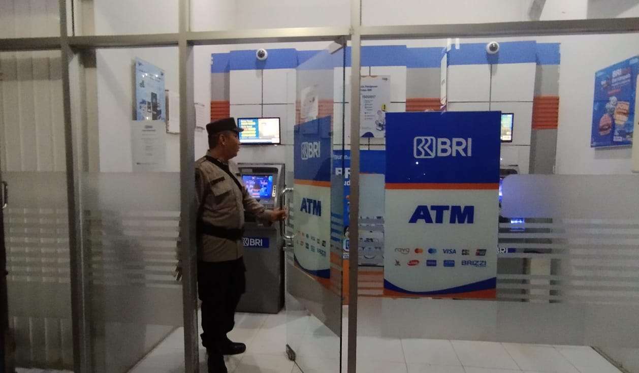 Piket Malam Polsek Bulik Patroli ke Perbankan (ATM) diwilkum Polsek Bulik