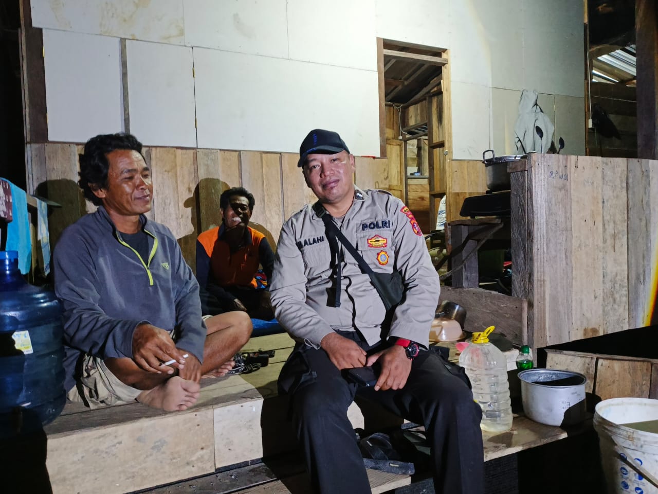 Personil Polsek Sambang kepada Masyarakat