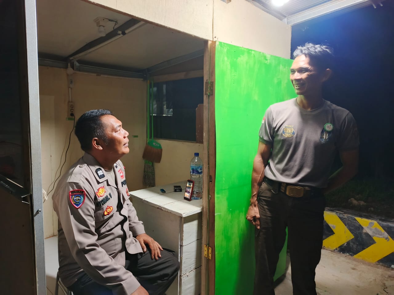 Personil Polsek Lamandau Patroli dan Sambang Pos Satpam Perusahaan