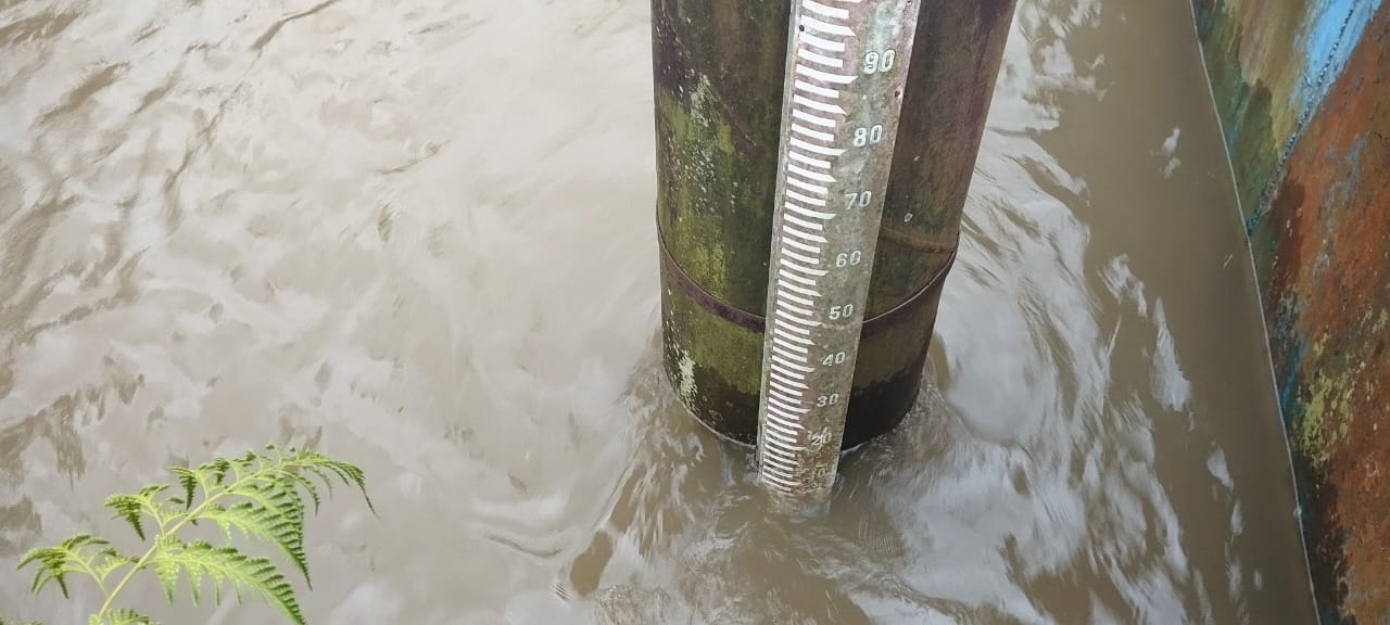 Piket Polsek Bulik Cek debit air di Kelurahan Nanga Bulik