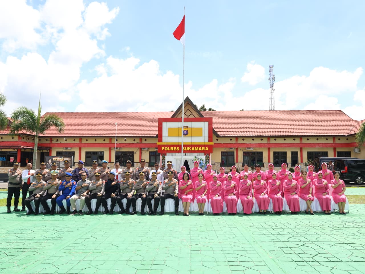Kunker di Polres Sukamara, Kapolda Kalteng Resmikan Sejumlah Fasilitas dan Bagikan Bansos untuk Masyarakat