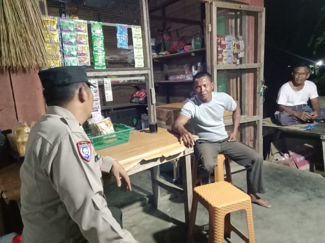 Personel Polsek lamandau melaksanakan sambang kerumah warga