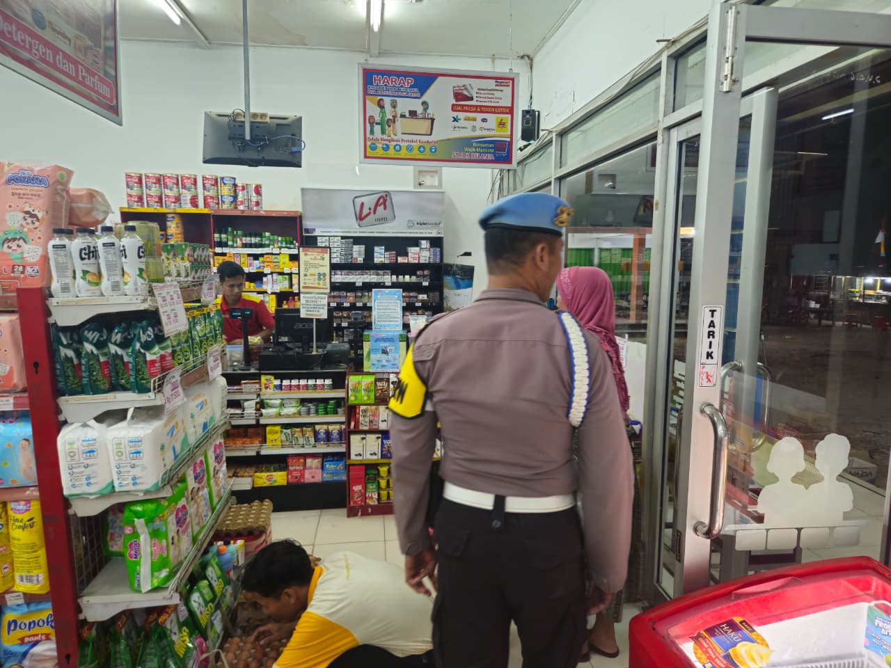 Piket Polsek Patroli kepertokoan diwilkum Polsek Sematu Jaya