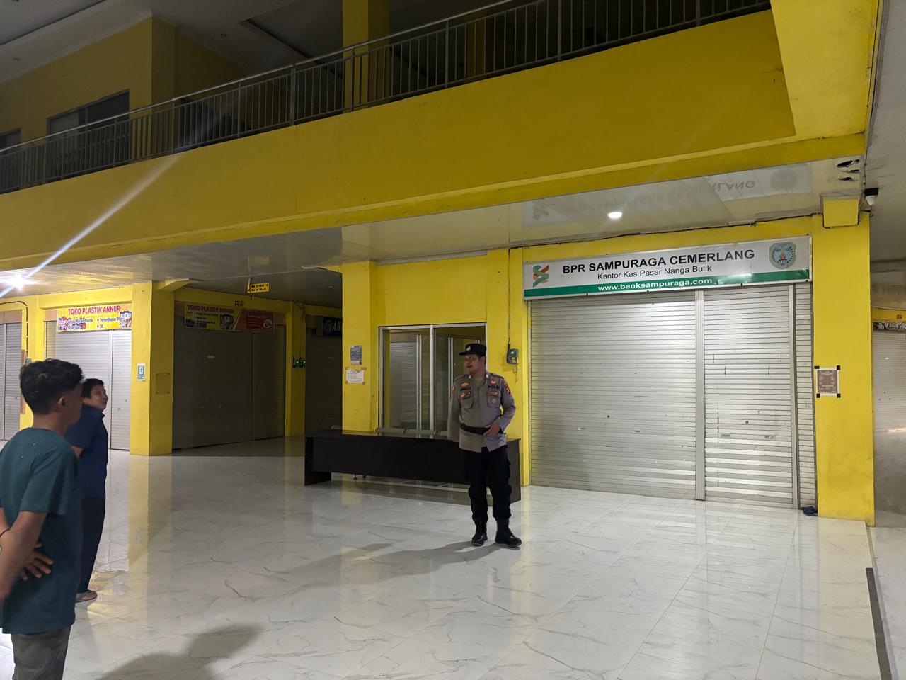 Personil Piket Polsek Bulik Laksanakan Patroli Pertokoan