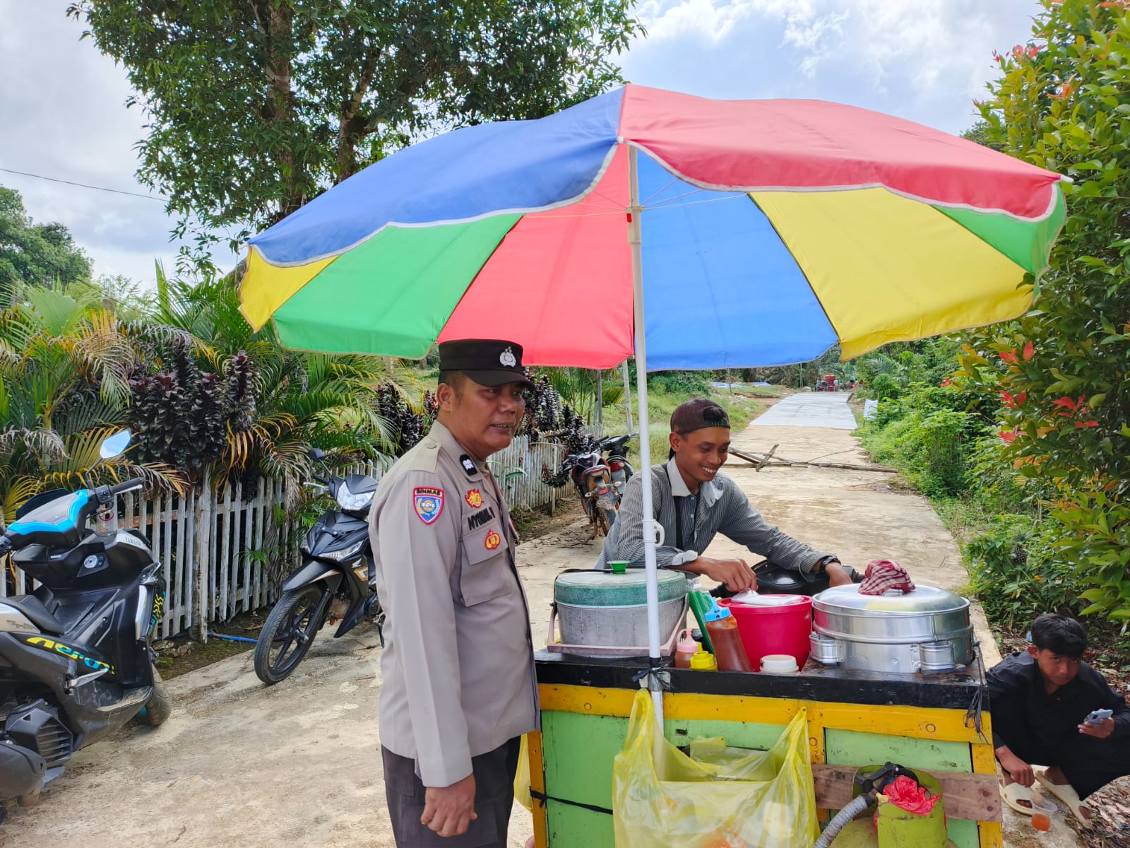 Piket Polsek Lamandau Sambangi Pedagang Berikan Pesan Kamtibmas