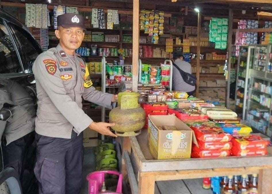 Polsek Montallat Laksanakan Pengecekan Gas LPG Untuk Pantau Stok Dan Harga Di Pasaran