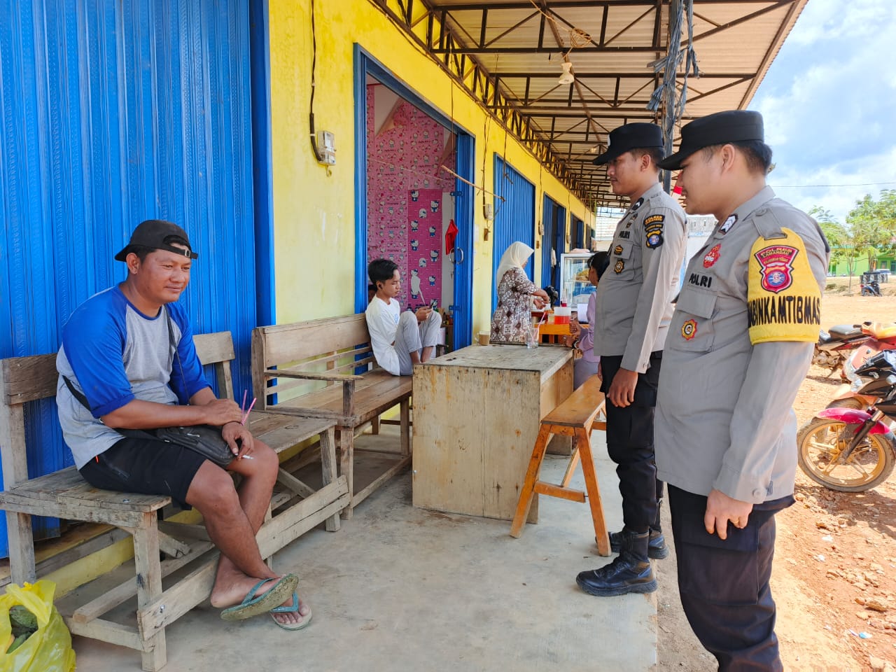 Personel Polsek lamandau melaksanakan sambang kerumah warga
