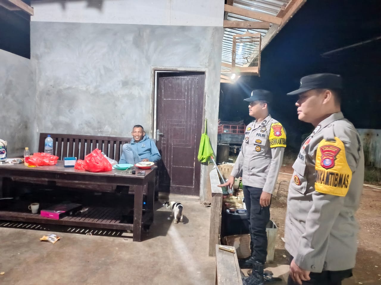 Personel Polsek lamandau melaksanakan sambang kerumah warga