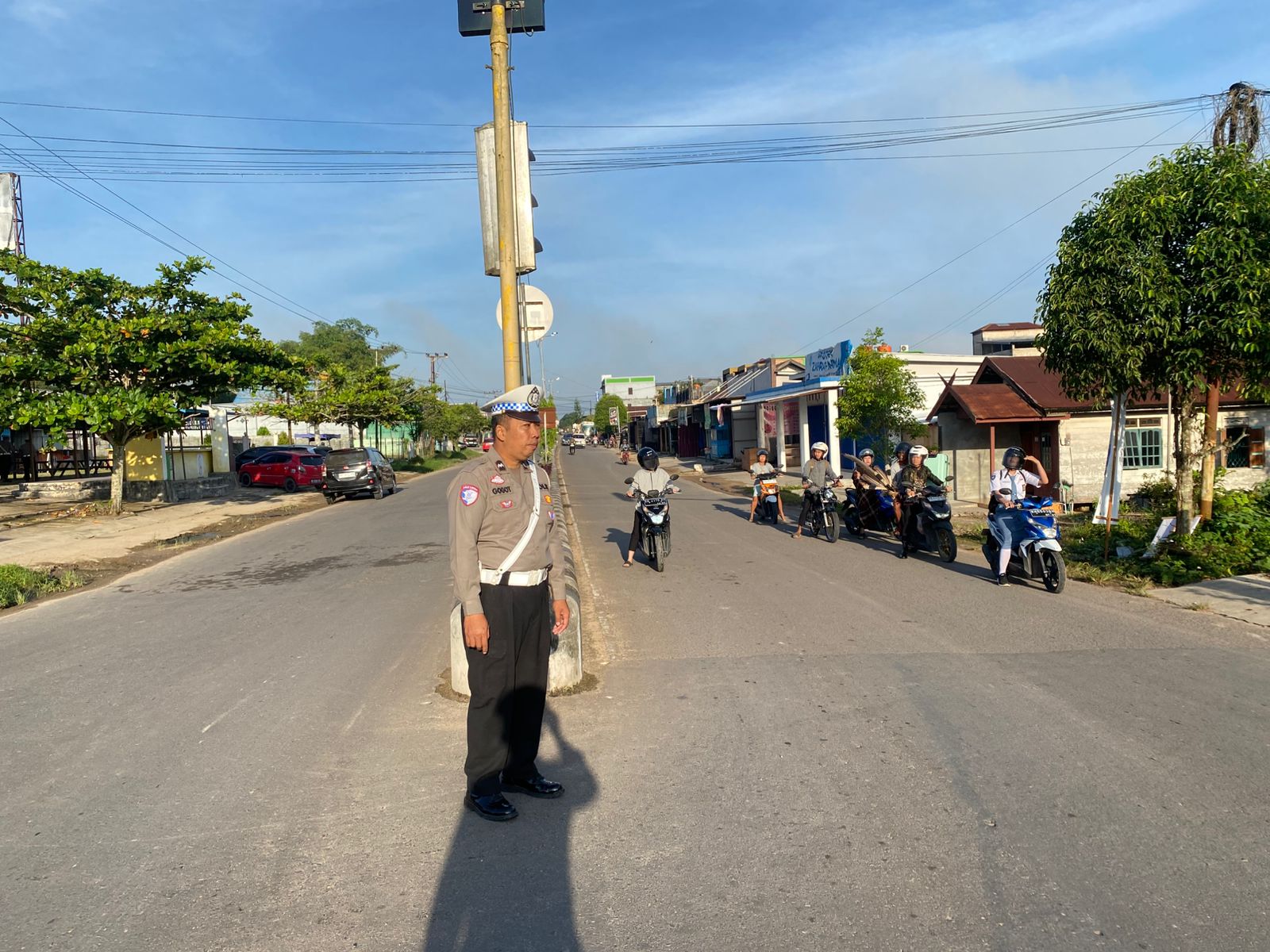 Satuan Lantas Polres lamandau Laksanakan Pengaturan Lalin Pada Pagi hari