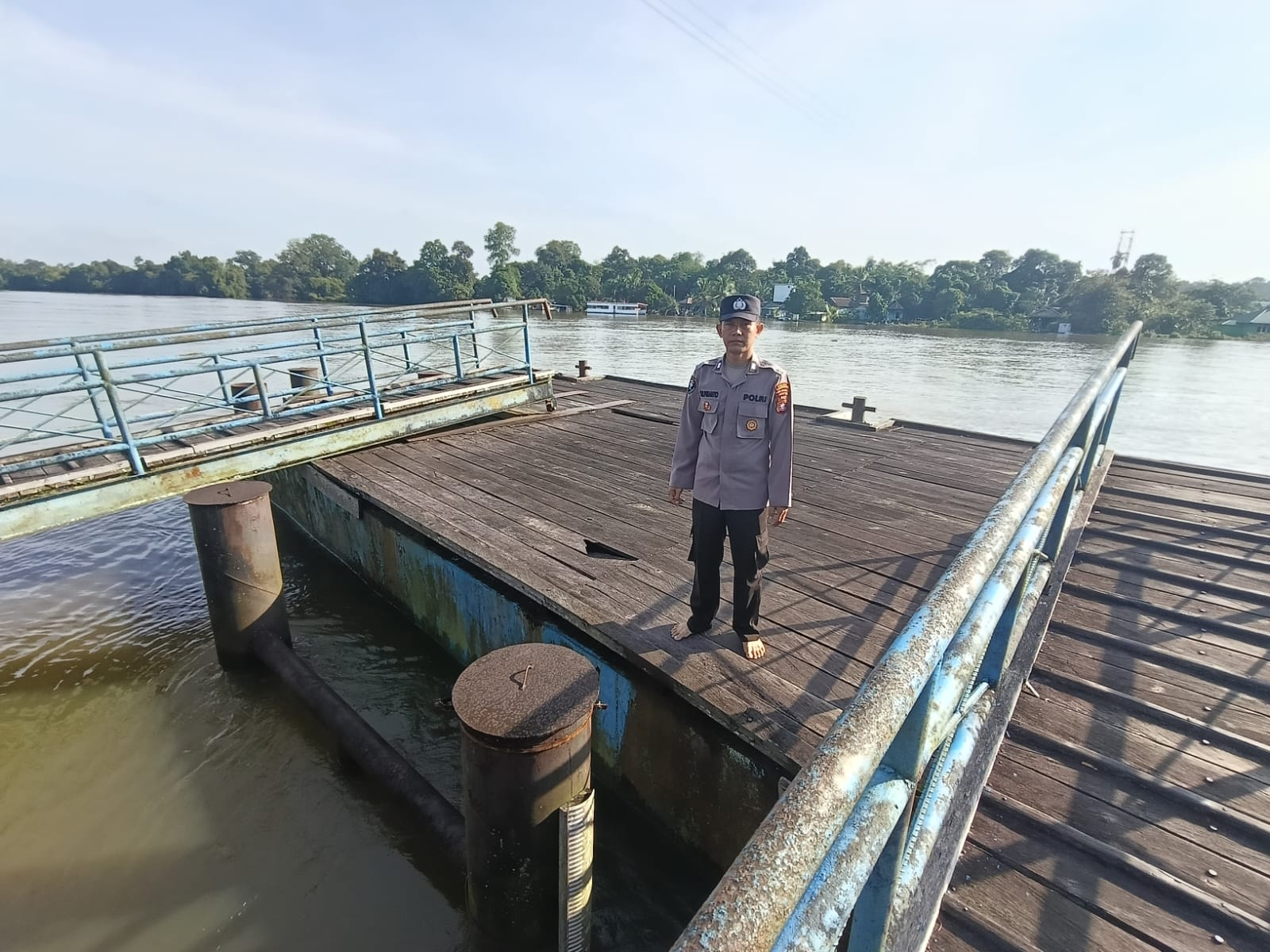 Piket Polsek Bulik Cek debit air di Kelurahan Nanga Bulik