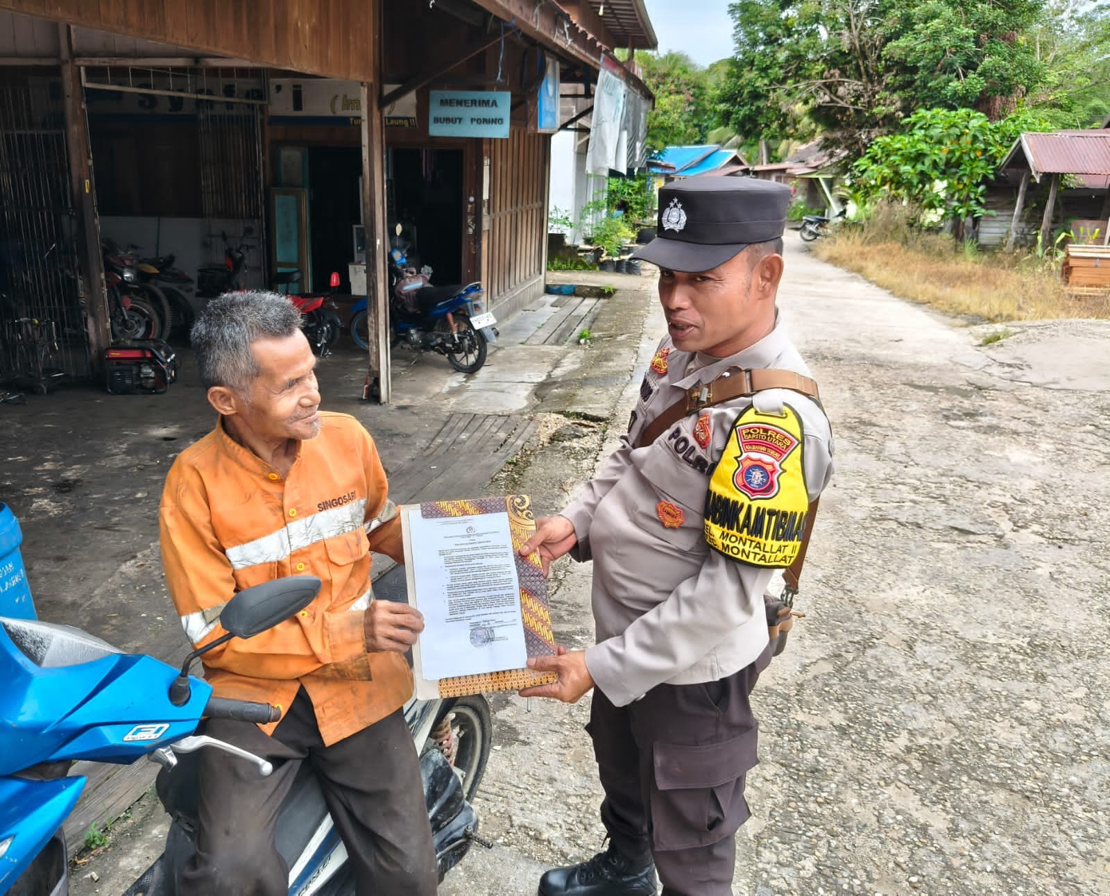 Polsek Montallat Sosialisasikan Maklumat Kapolri kepada Masyarakat