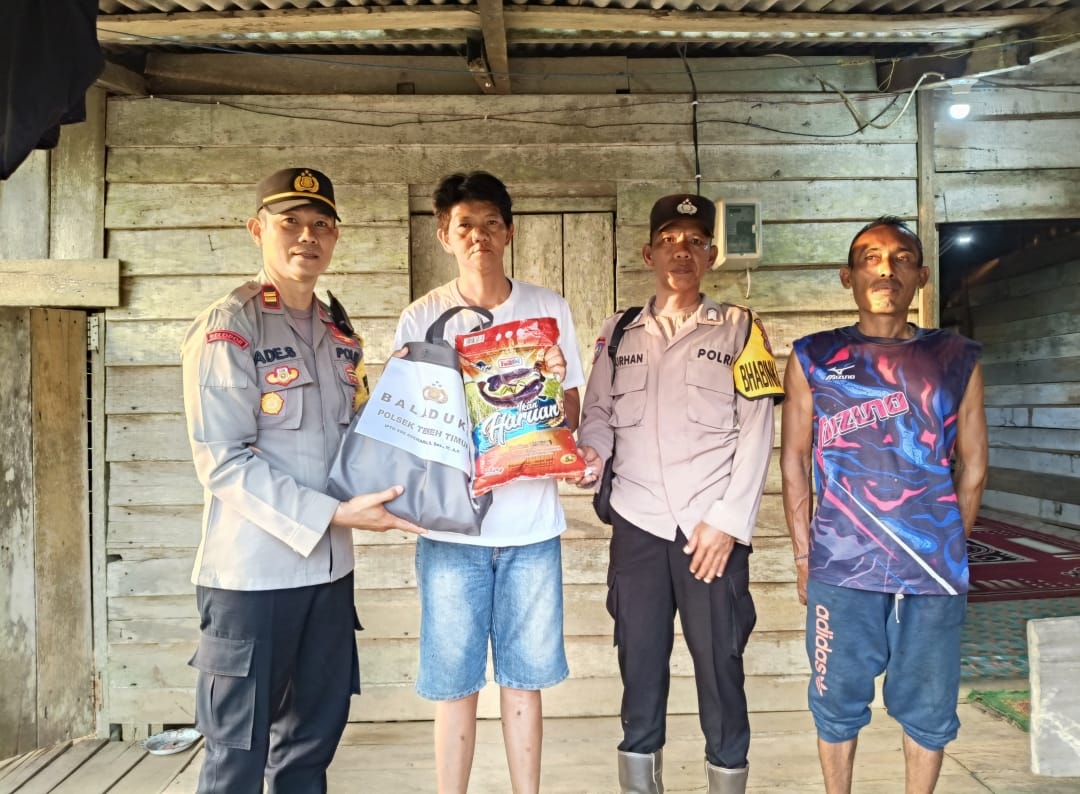 Polsek Teweh Timur Salurkan Bantuan Baladuka kepada Warga Berduka di Desa Benangin I