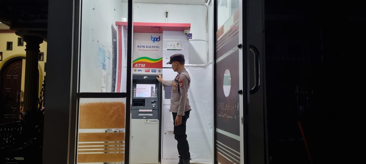 Piket Polsek Patroli dimalam hari ke Perbankan Atm