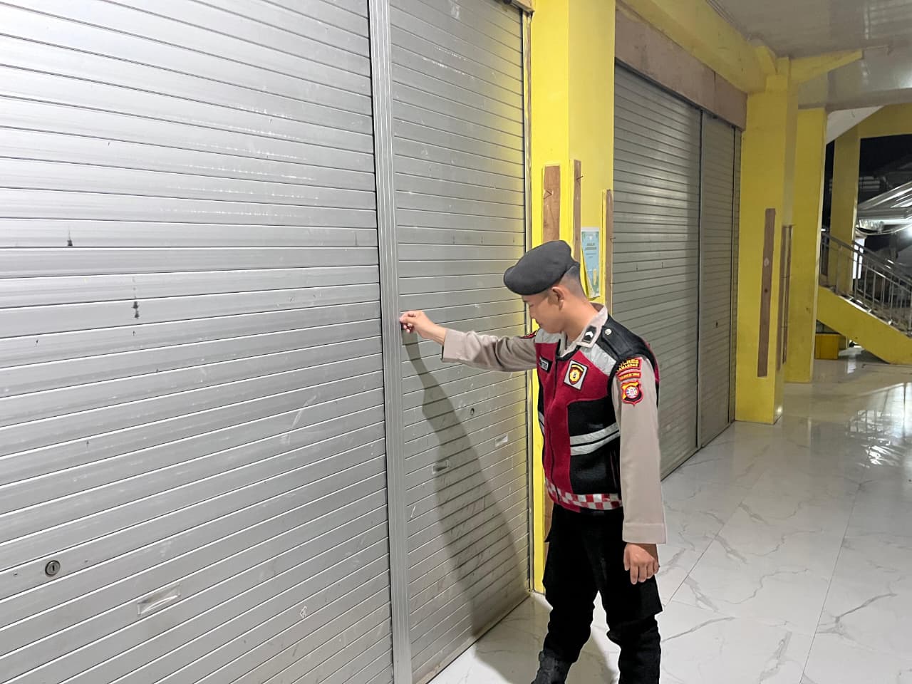 Sat Samapta Laksanakan Sambang Ke Pertokoan