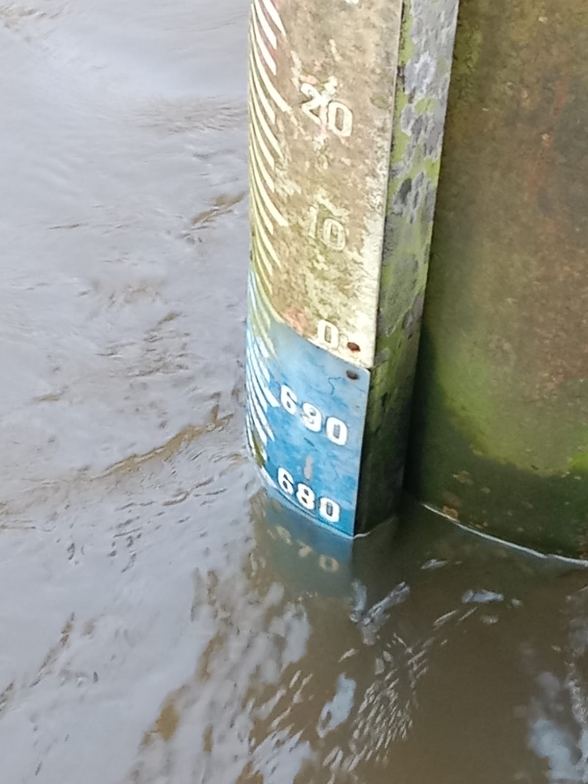 Piket Polsek Bulik Cek debit air di Kelurahan Nanga Bulik