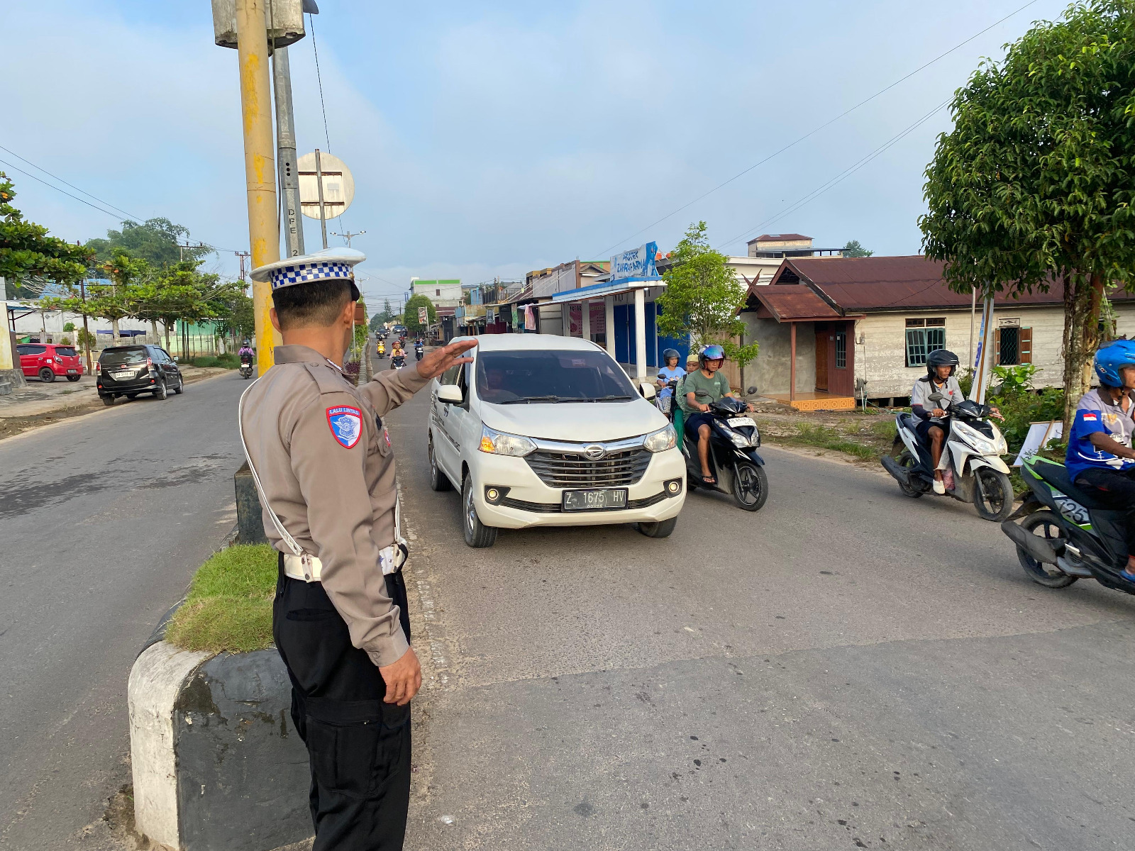 Satuan Lantas Polres lamandau Laksanakan Pengaturan Lalin Pada Pagi hari