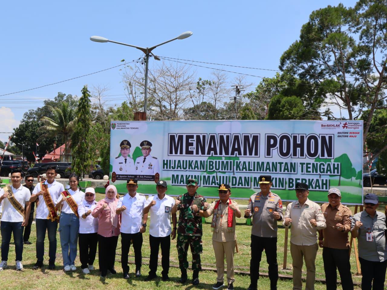 Saat Kunker di Barsel, Kapolda Kalteng Bersama Gubernur dan Pangdam Lestarikan Alam dengan Tanam Pohon dan Tebar Benih Ikan
