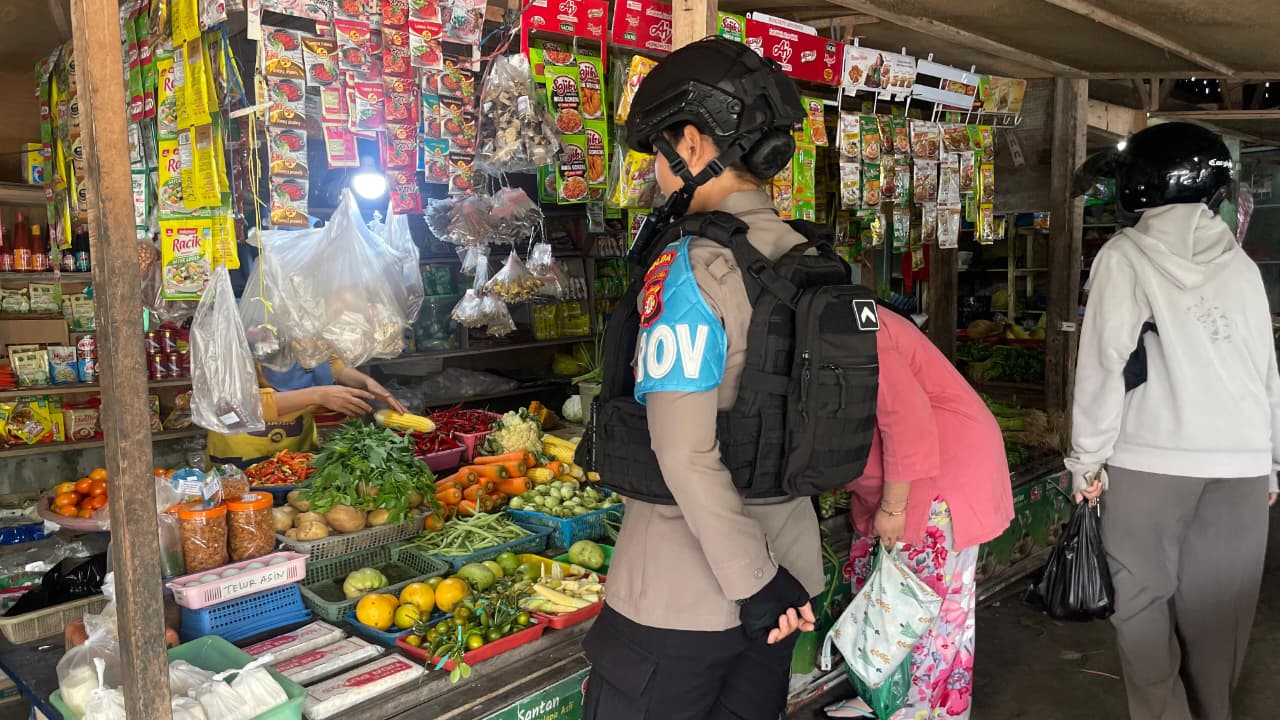 Ciptakan Rasa Aman, Unit PPRC dan Personel Polwan Ditsamapta Polda Kalteng Laksanakan Patroli Harkamtibmas