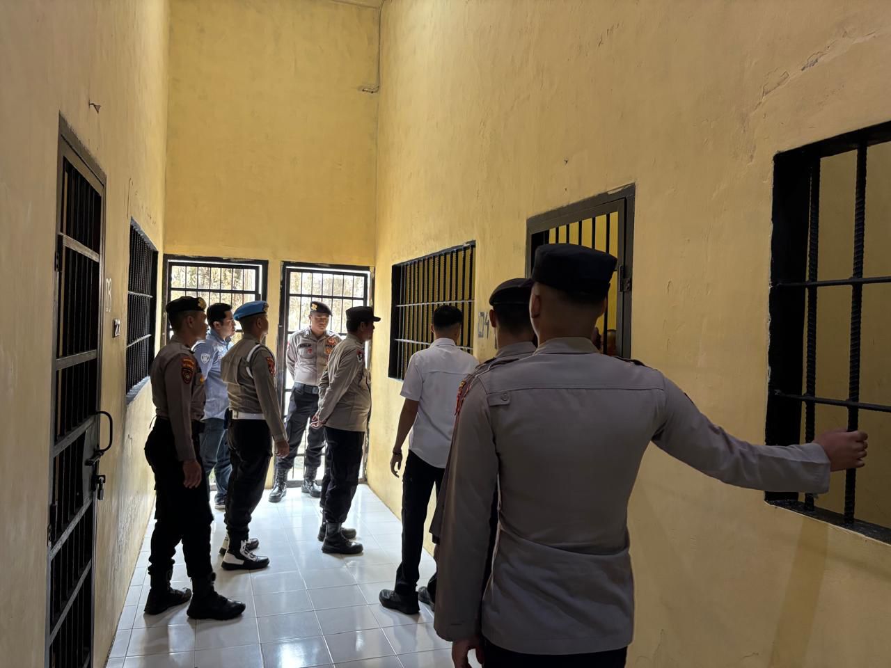 Sat Samapta Polres Katingan Melaksanakan Serah Terima Piket Jaga Lama ke Piket Jaga Baru Dilanjutkan Pengecekan Tahanan