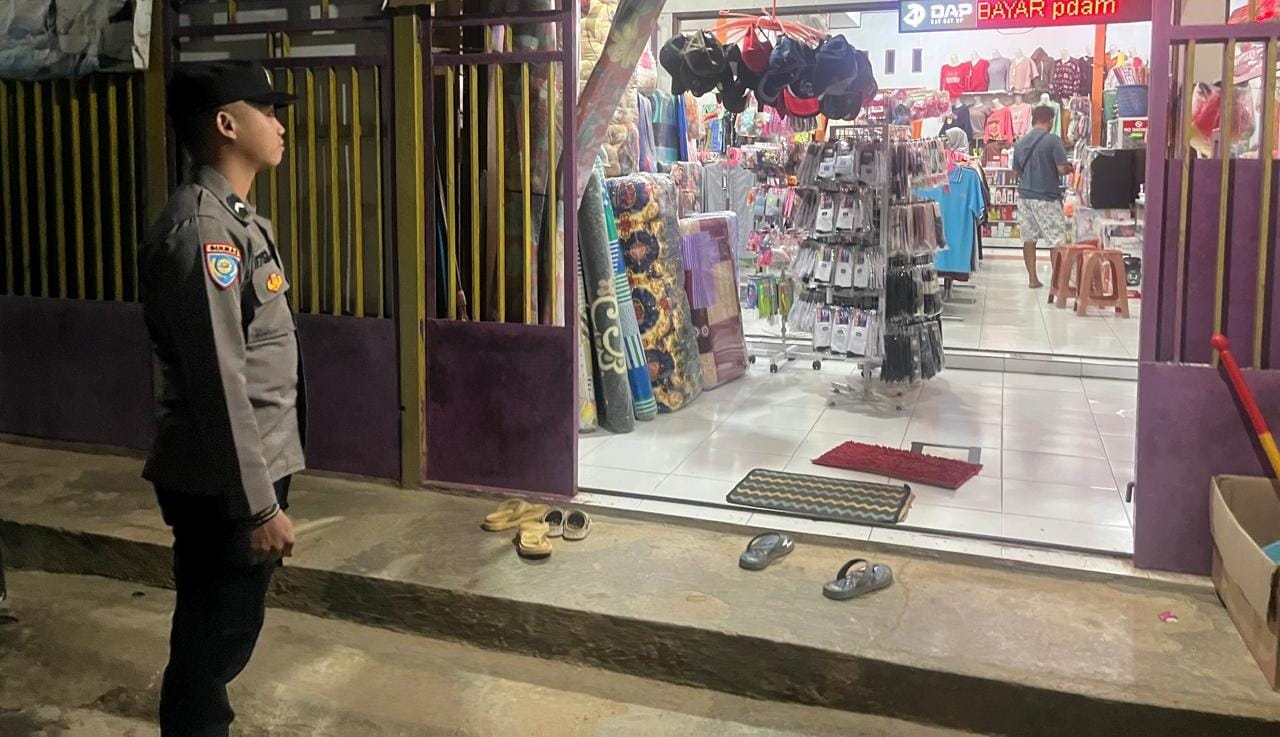 Hadir Di Tengah Masyarakat, Polsek Lamandau Patroli Dialogis Malam Cegah Gangguan Kamtibmas