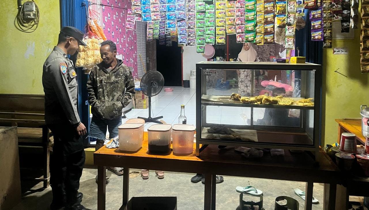 Piket Polsek Lamandau Silaturahmi Ke Pedagang